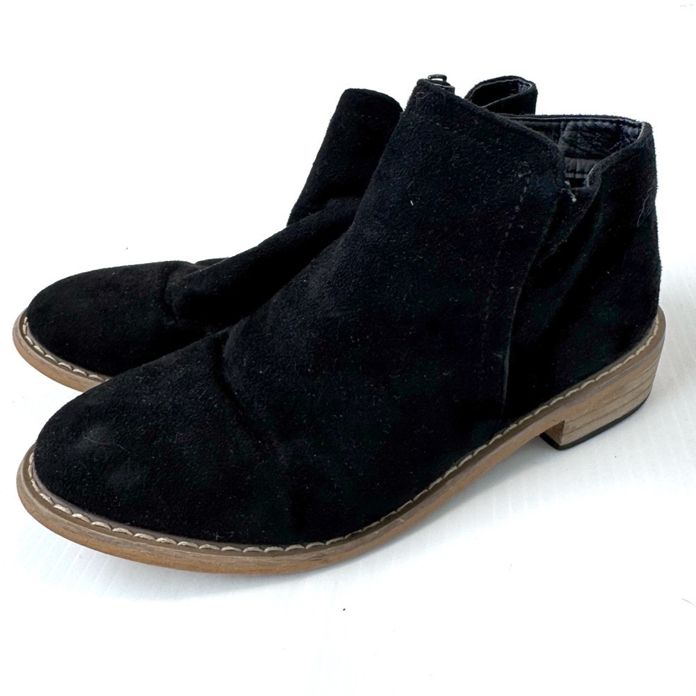 Seven7 Black Suede Footwear